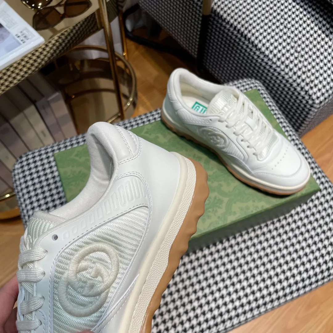 👟👟Ex-factory price 520👟👟 Gucci's new dirty shoes MAC80 series✅fully imported anti-counterfeiting thread, not ordinary fluorescent thread ## Retro old money style tone, full of old money retro feel❗️ ss23 is really fresh and can't be newer ~ the foot feel is matched with leverage ~ cloud-like comfort Original grained cowhide, contrasting stripes, original satin fabric, original thin soft fabric + cowhide color matching inside, original TPU sole, original craftsmanship on the gap edge, glue-free and environmentally friendly ♻️ Couple size 35-44 (45.46. Can be customized) Original packaging + printed GUCCI outer box